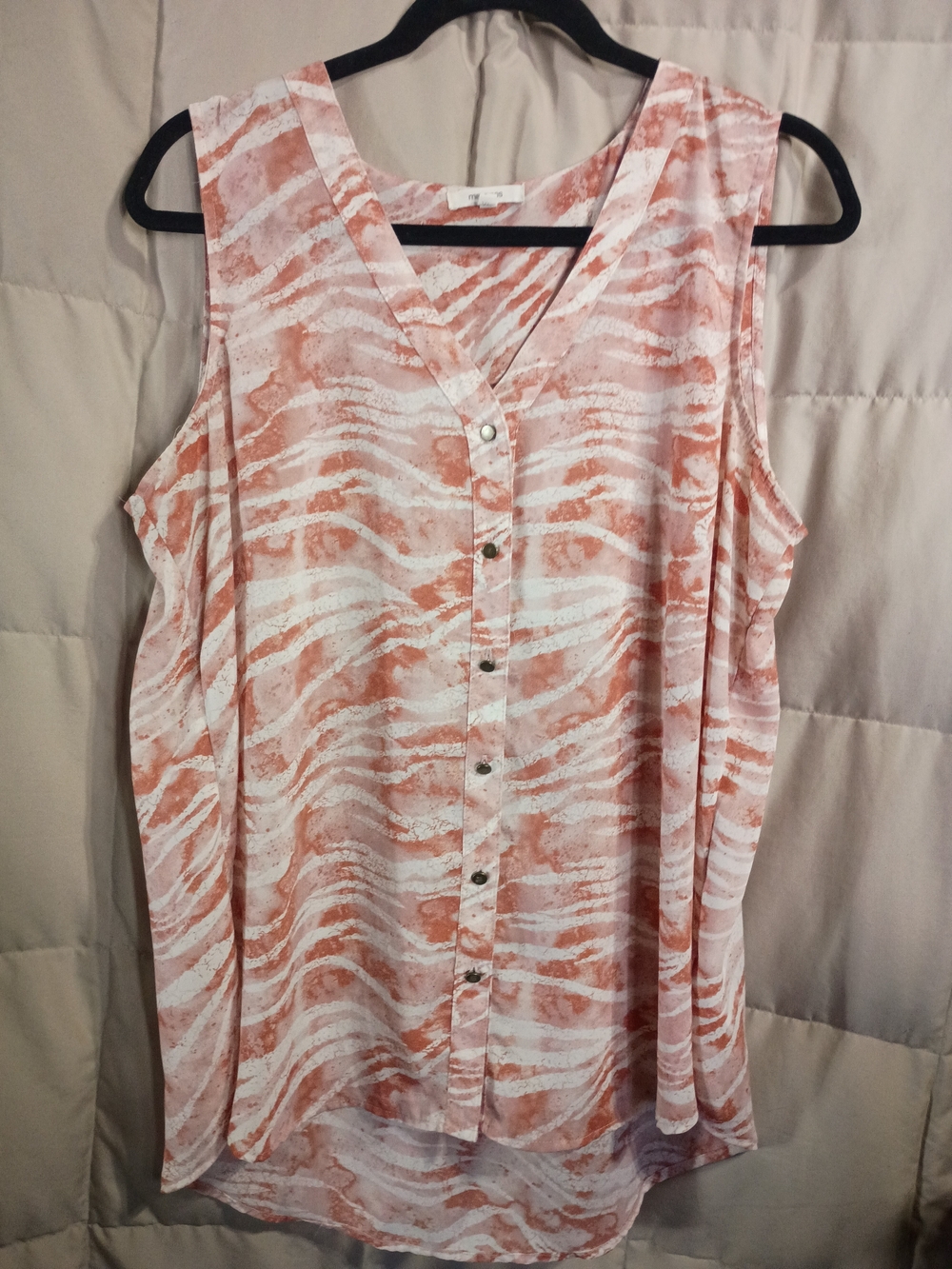 Maurices Sleeveless Button-Front V‑Neck Top in Coral and White Wave